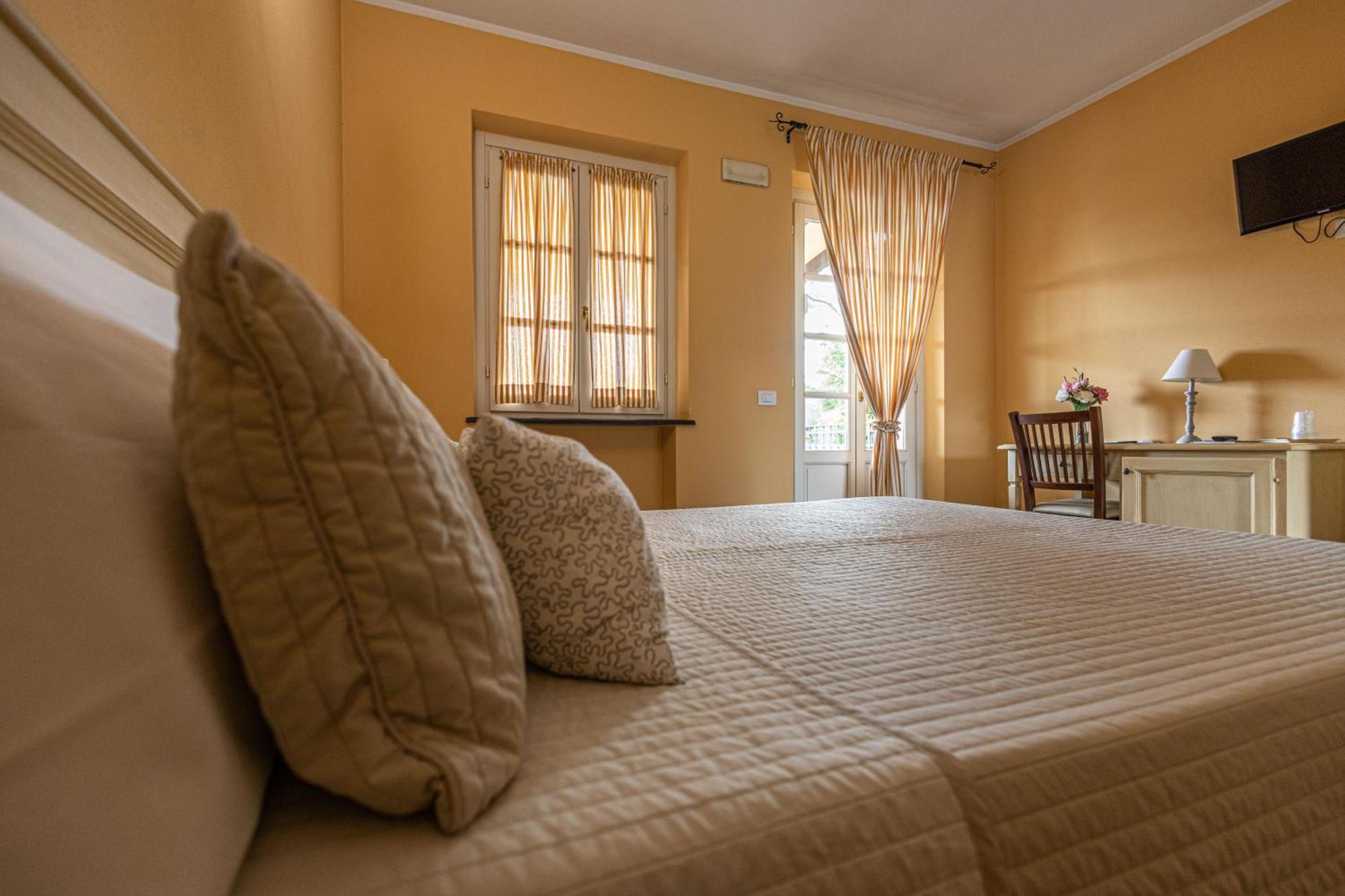 Albergo La Luna Sarzana Bagian luar foto